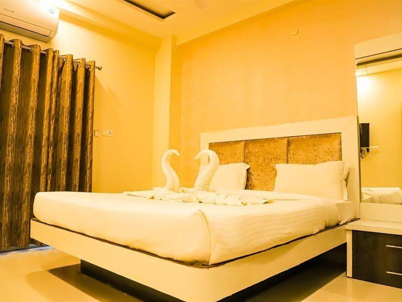 Hotel Shri Radha Nikunj - Opposite Prem Mandir Vrindavan Exterior photo