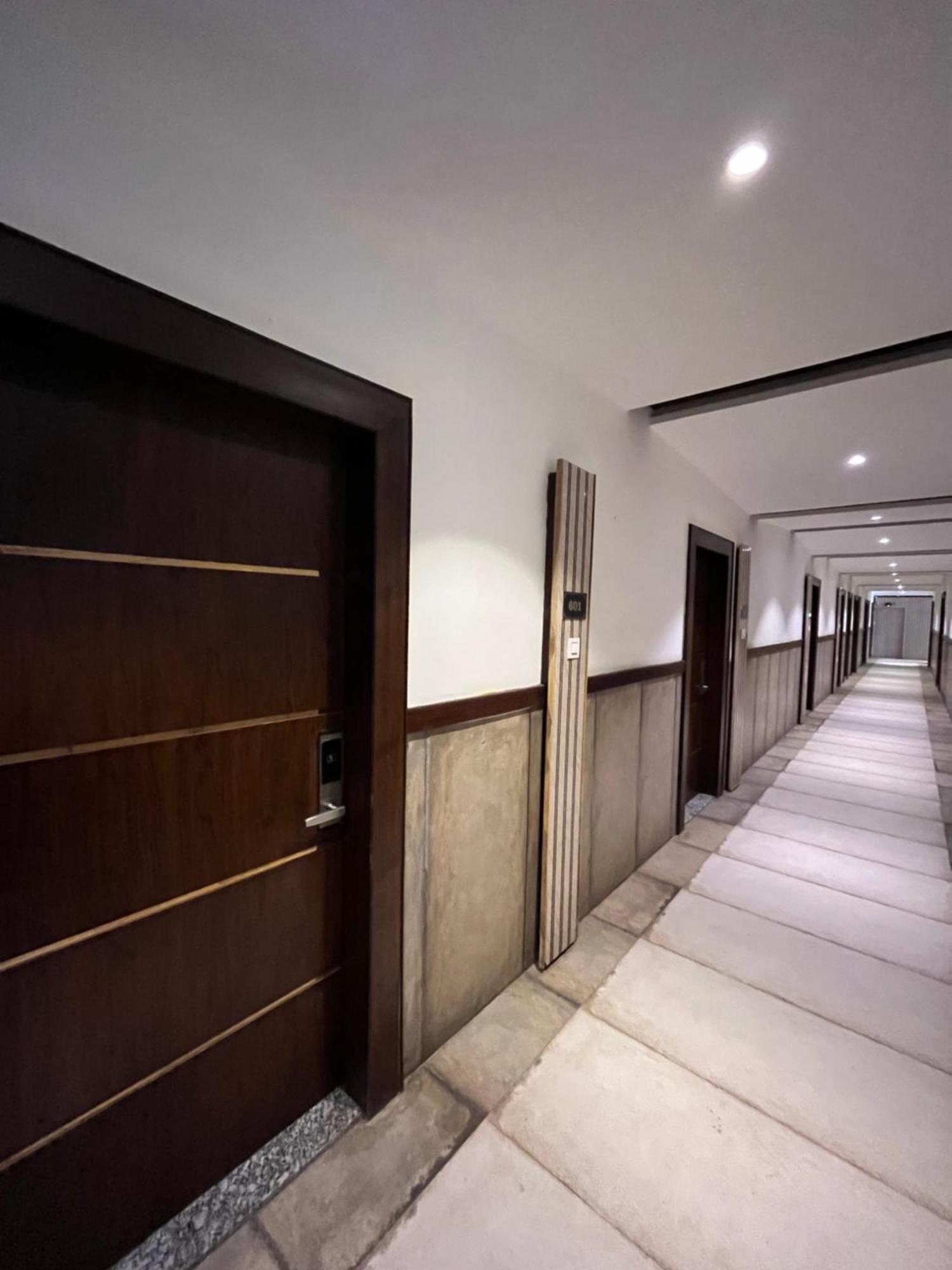 Hotel Shri Radha Nikunj - Opposite Prem Mandir Vrindavan Exterior photo