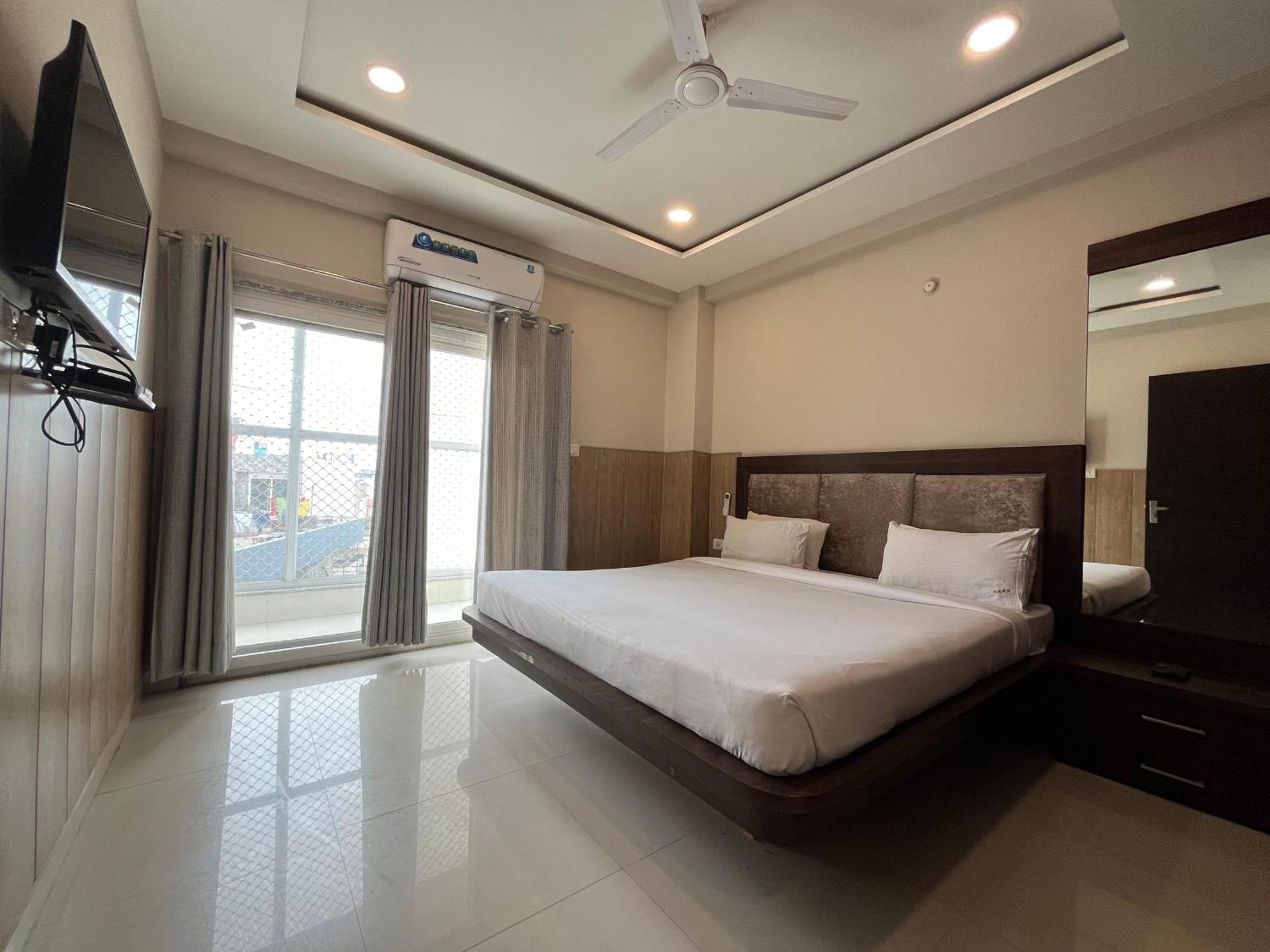 Hotel Shri Radha Nikunj - Opposite Prem Mandir Vrindavan Exterior photo